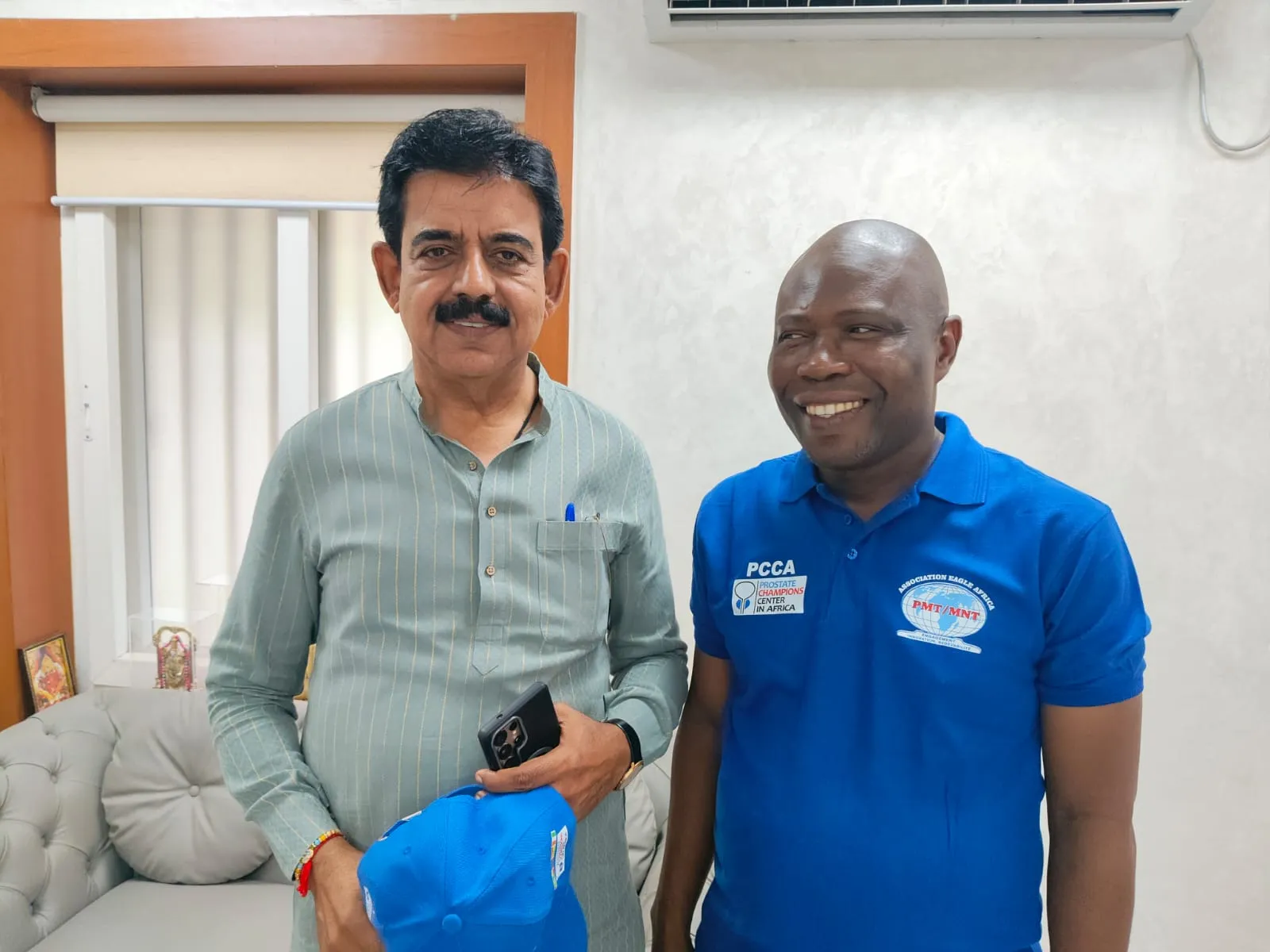 Le Dr Kossi AHADJI aux côtés d’un de ses hôtes indiens